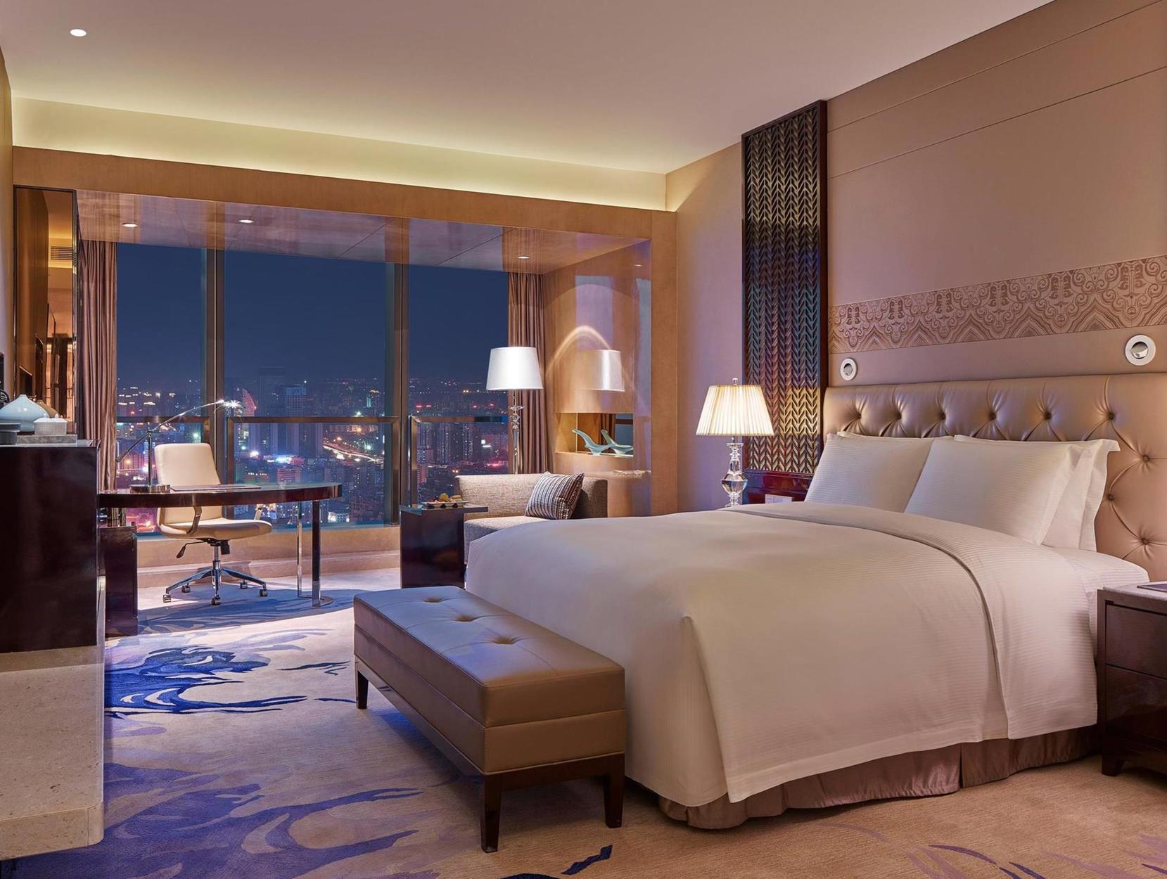 Hilton Haikou - Tap to explore photos