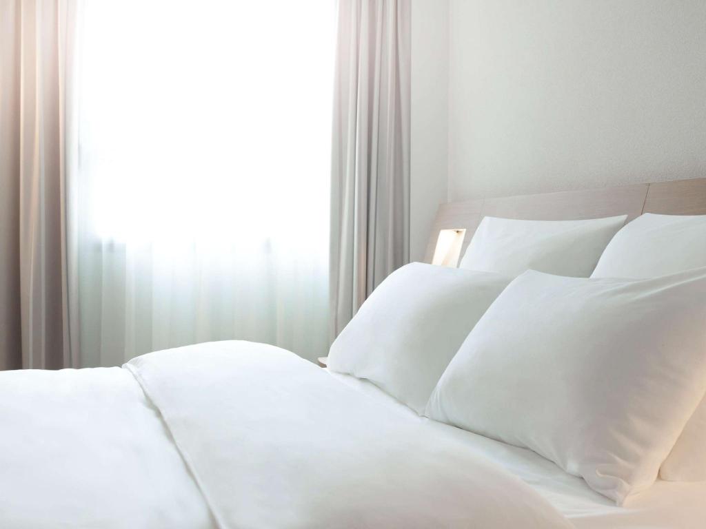 Novotel Edinburgh Park Room Type - Executive Room Queen Bed