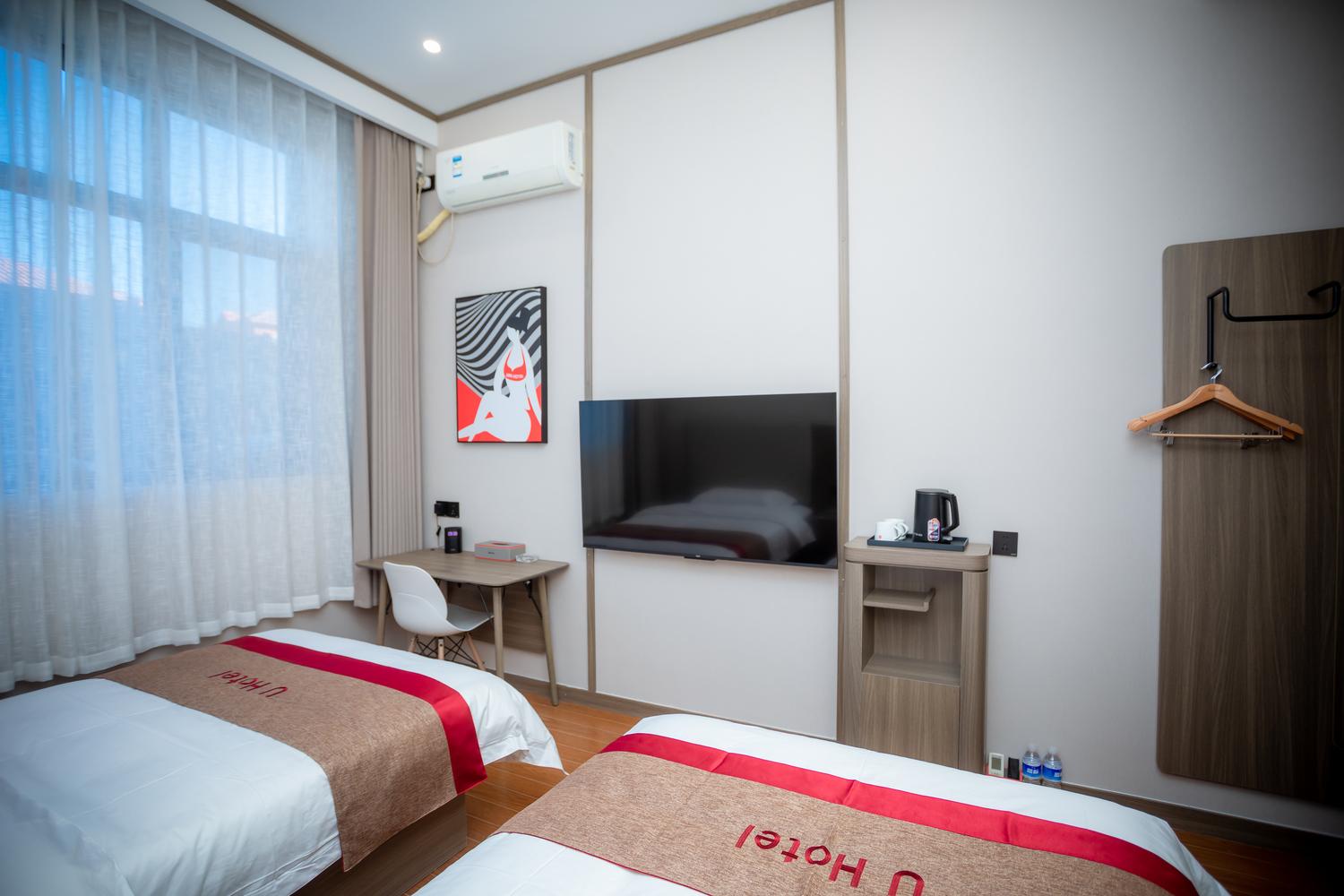 Junyi Chain Hotel (Cangzhou Xian County Bus Station) - Tap to explore photos