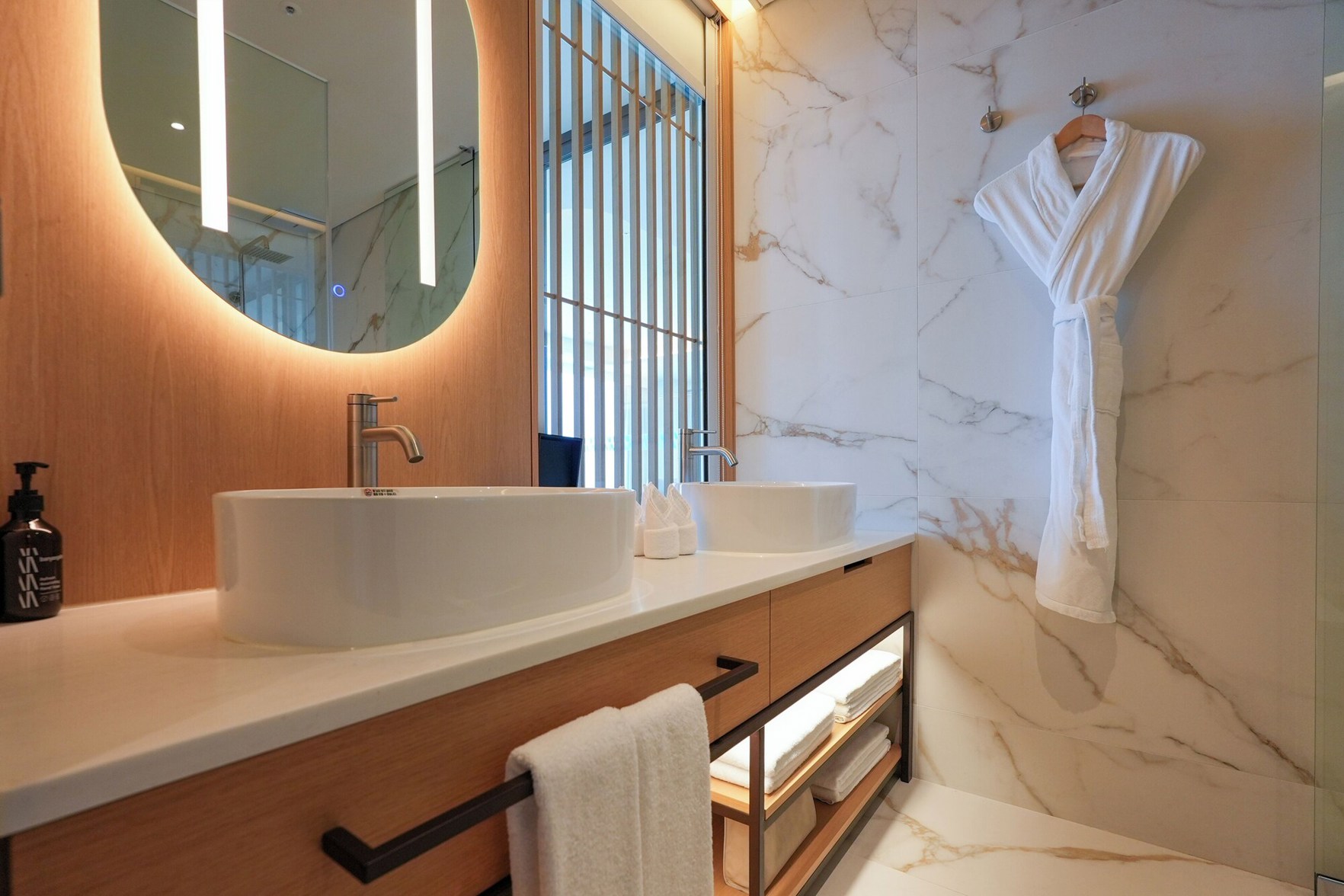 Homm Marina Sokcho Room Type - Homm Suite, 2 King Beds, Ocean + Lake View [Breakfast and Pool Included]