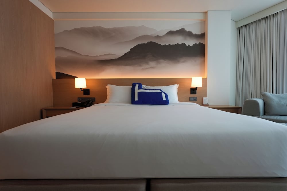 Homm Marina Sokcho Room Type - Deluxe Room, 1 King Bed (No View) [Breakfast and Pool Included]