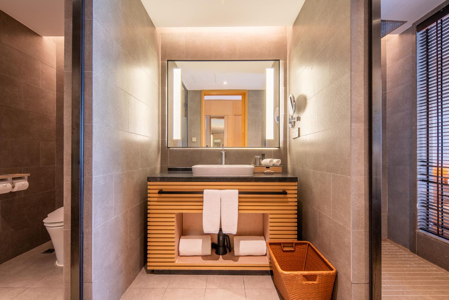 Hyakumangoku Onsen Hotel - Free Shuttle Service to Shanghai Disneyland Room Type - Elegant Queen Room
