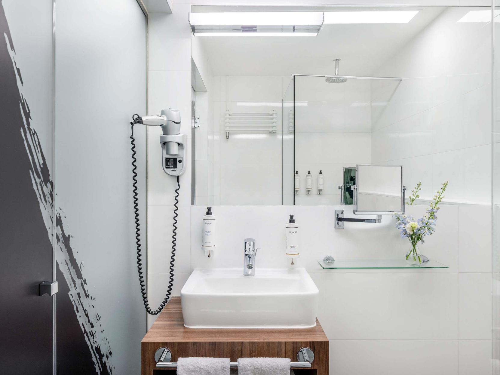 Hotel Nemzeti Budapest Room Type - Superior room with 2 twin beds and the possibility of an extra bed Hotel Nemzeti Budapest Room Type - Superior room with 2 twin beds and the possibility of an extra bed