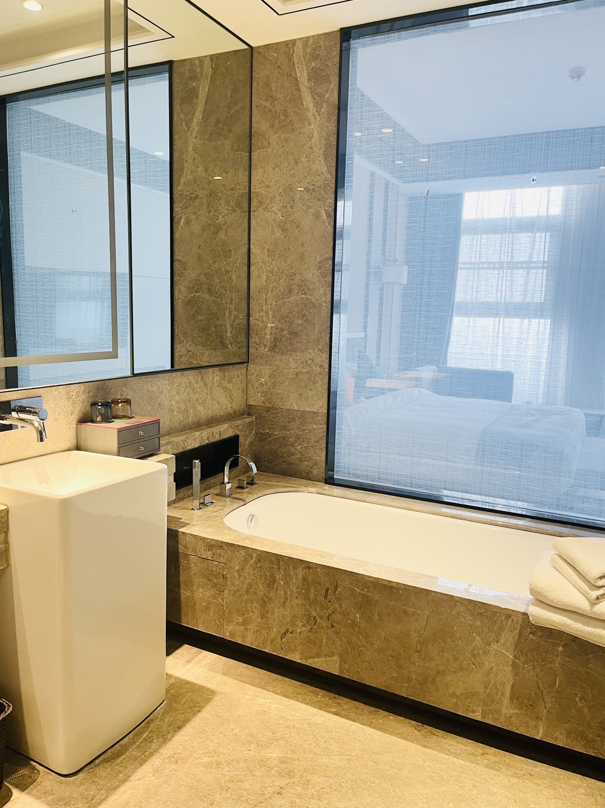 ELEGANCE Hotel Luochuan - Tap to explore photos