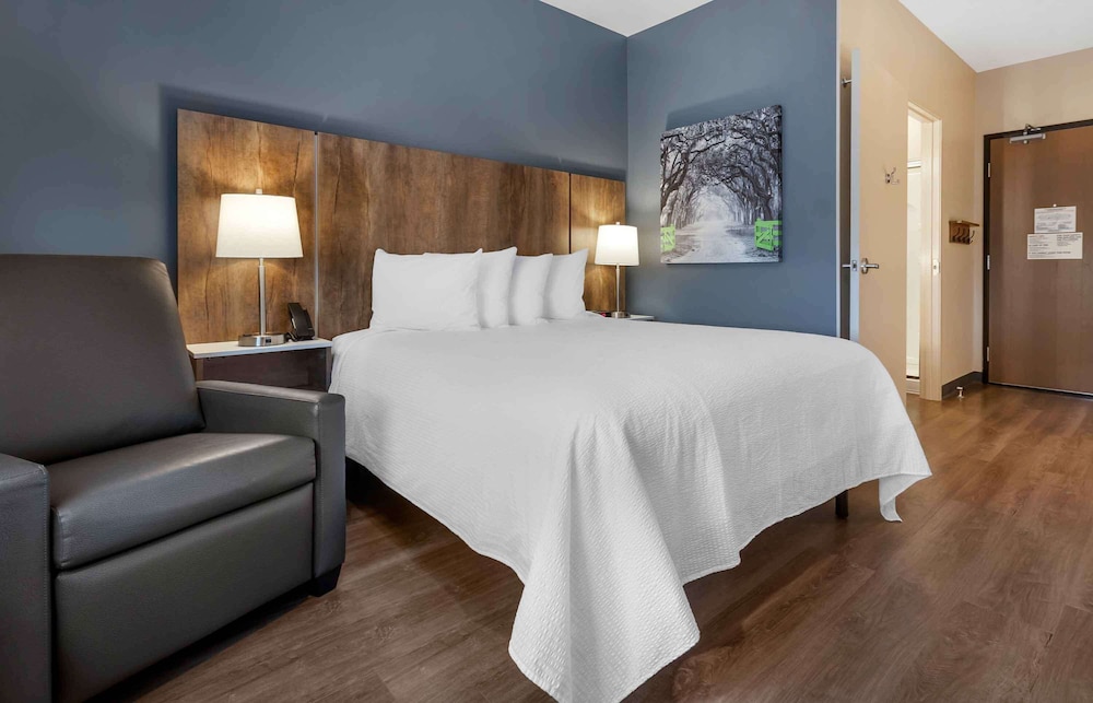 Extended Stay America Premier Suites - Bradenton Room Type - Standard Studio, 1 Queen Bed, Non Smoking, Refrigerator (Microwave)