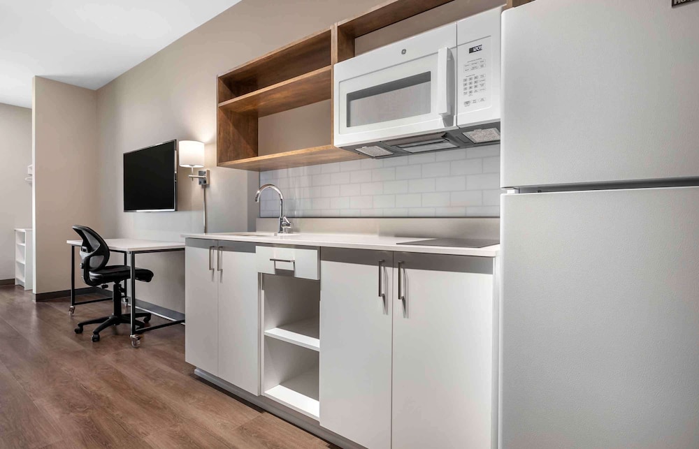 Extended Stay America Premier Suites - Bradenton Room Type - Premium Studio, 2 Queen Beds, Non Smoking, Refrigerator (Microwave)