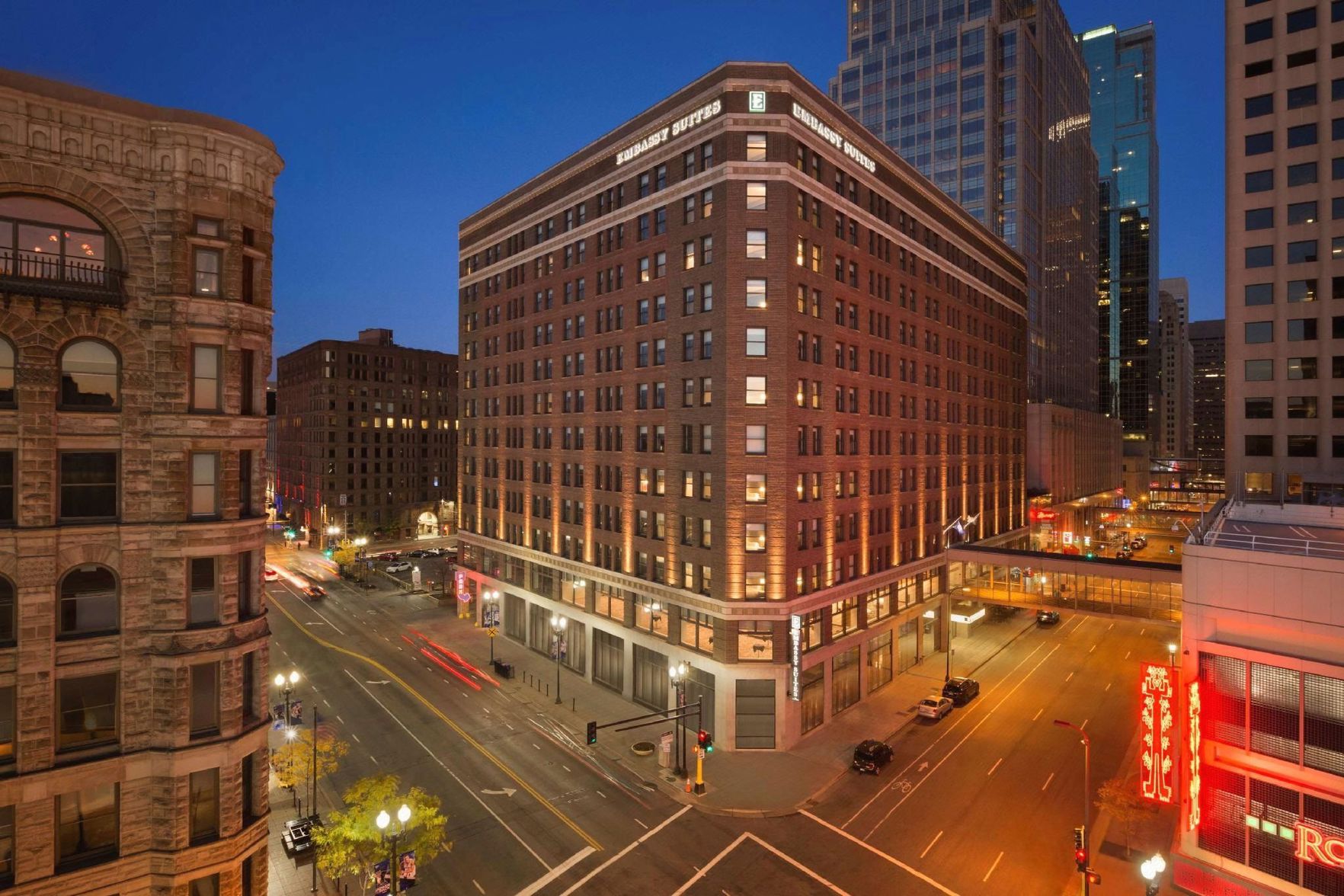 Embassy Suites by Hilton Minneapolis Downtown - Tap to explore photos