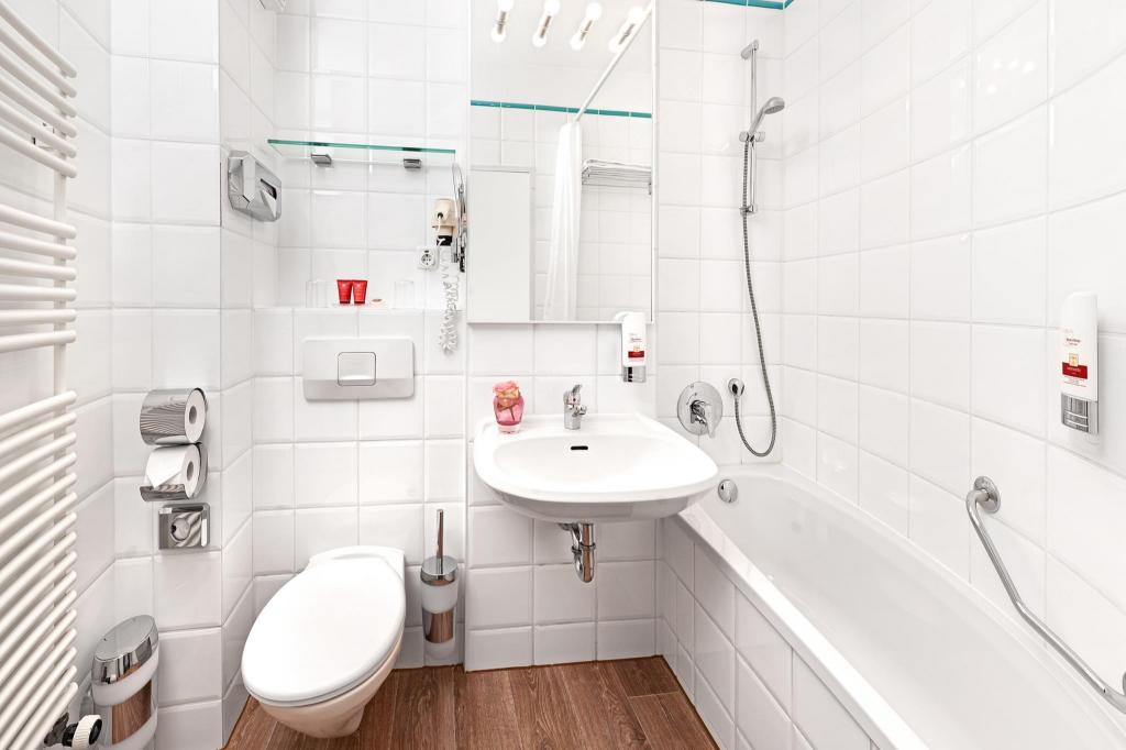 Leonardo Hotel Munich City North Room Type - Superior Triple Room Leonardo Hotel Munich City North Room Type - Superior Triple Room