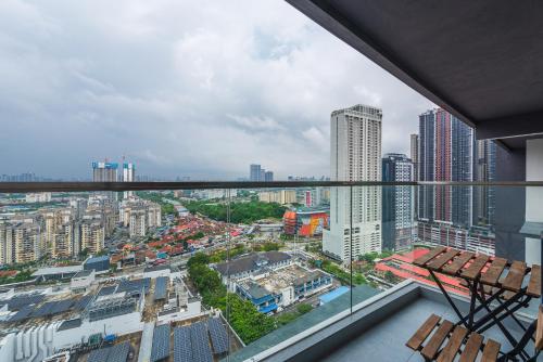 3BR Family Suite Nr Sunway Velocity & LRT Maluri