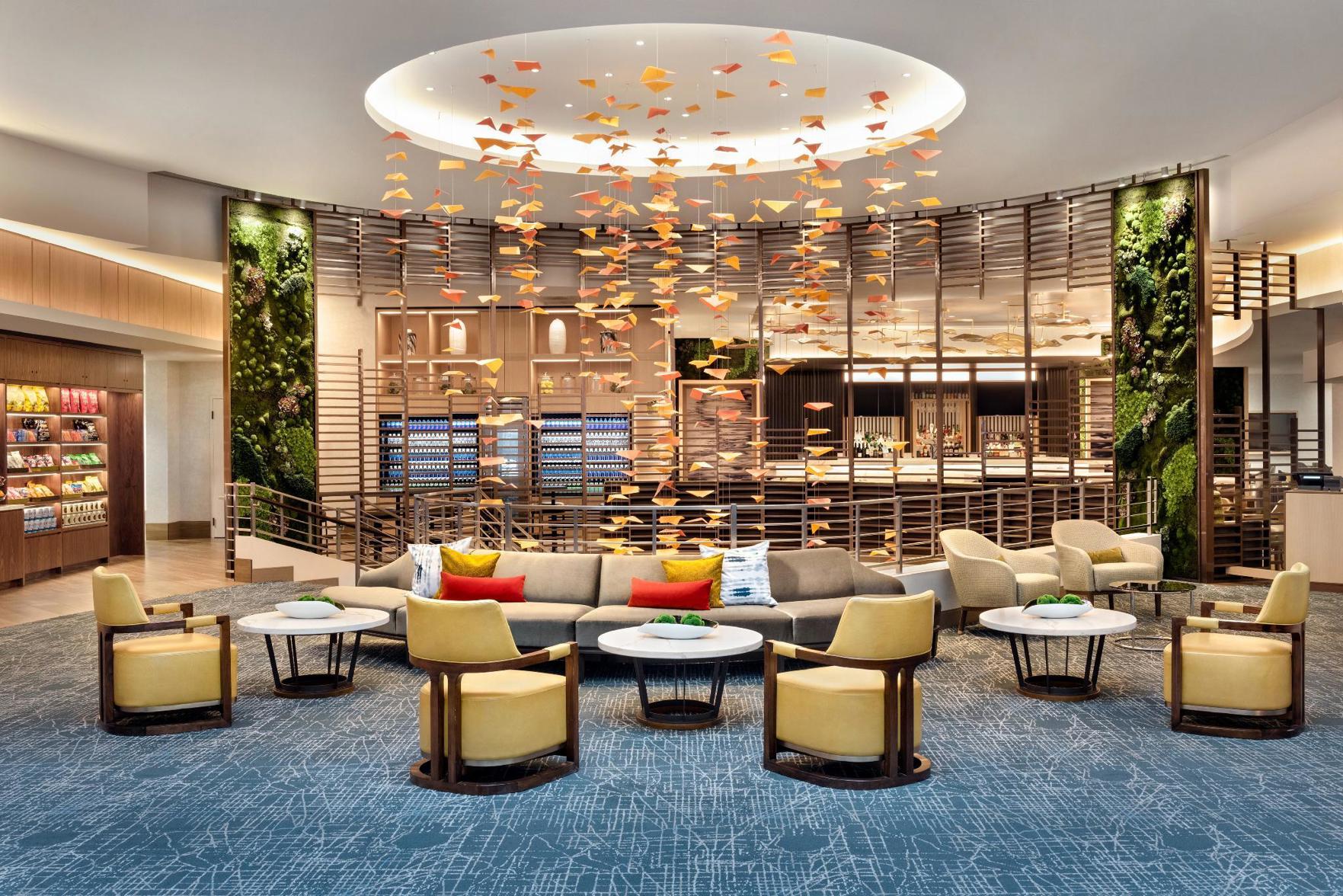 DoubleTree by Hilton Chicago - Magnificent Mile - Tap to explore photos