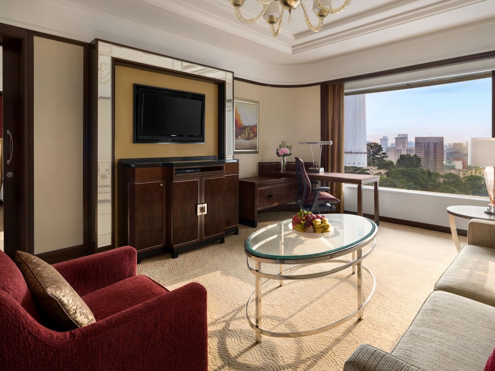 Shangri-La Kuala Lumpur Room Type - Family Room, 1 King Bed, Non Smoking (Premier) Shangri-La Kuala Lumpur Room Type - Family Room, 1 King Bed, Non Smoking (Premier)