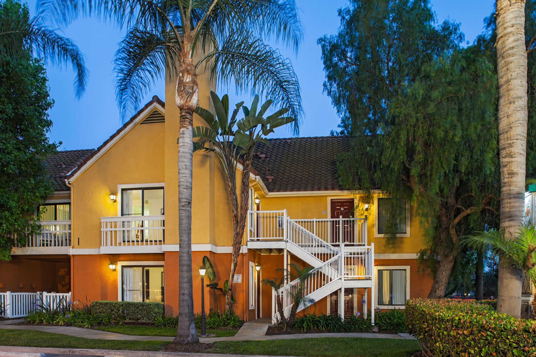Clementine Hotel & Suites Anaheim - Tap to explore photos