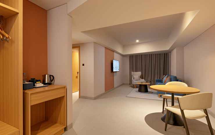 Model J Hotel BSD Carstensz - Tap to explore photos