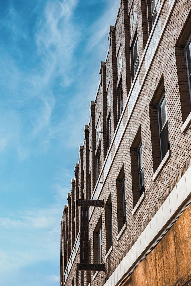Exterior:1000px, Rundle Suites, Valley