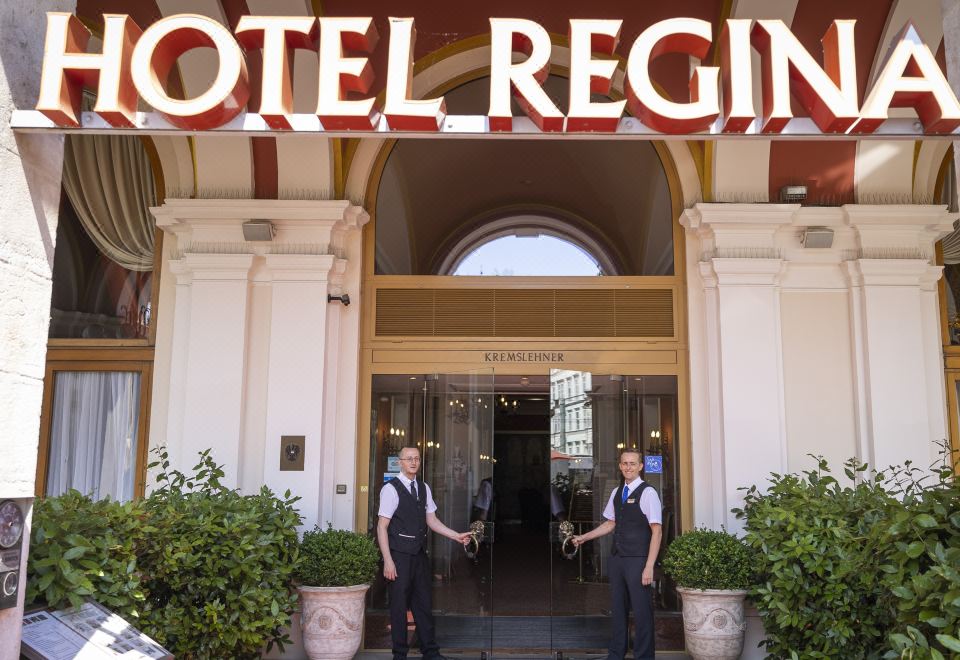 Hotel Regina - Tap to explore photos
