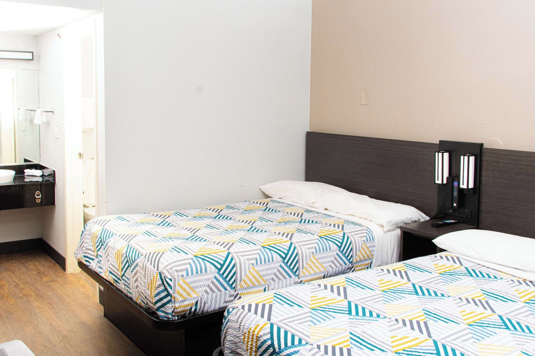 Motel 6 Lantana, FL Room Type - Premium 2 Double Bed Mic Fridge