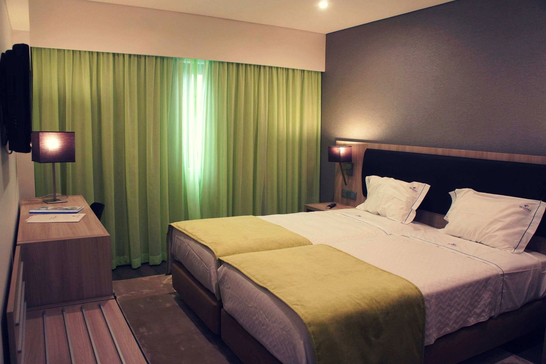VIP Executive Zurique Hotel - Tap to explore photos