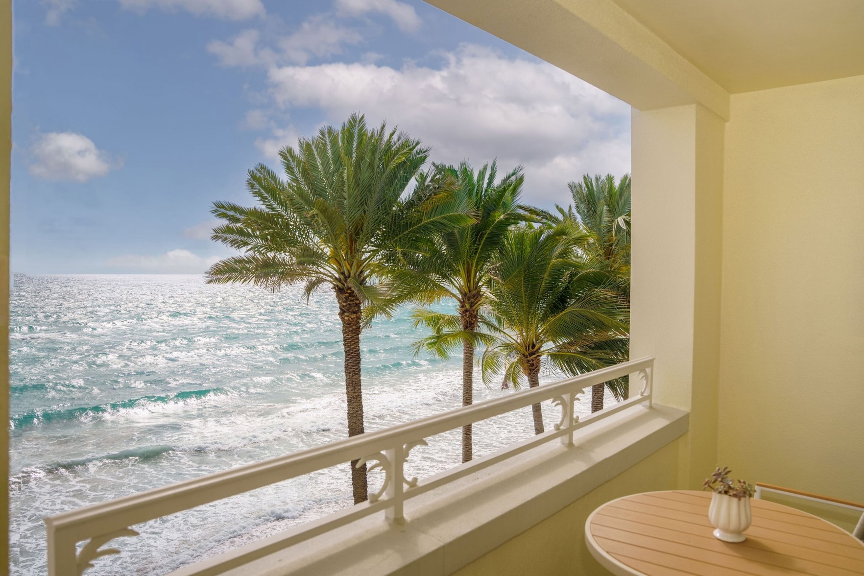 Eau Resort & Spa Room Type - Club Level Ocean Front Two Double Room
