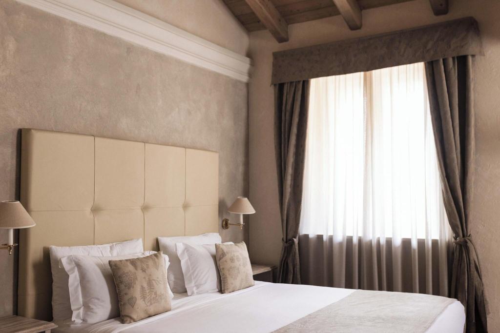 Grand Hotel Fasano Room Type - Standard Partial Lake View