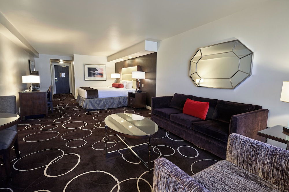 Sunset Station Hotel & Casino Room Type - Petite Suite King