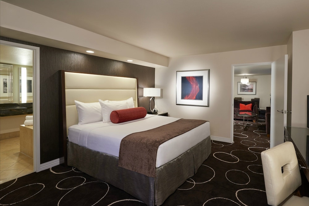 Sunset Station Hotel & Casino Room Type - Luxury King Suite