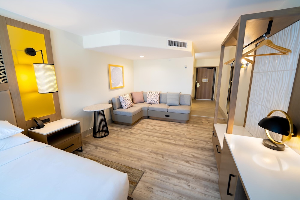 Castillo Real St. Augustine Beach,Tapestry Collection Hilton Room Type - Room, 1 King Bed, Accessible, Balcony (Mobility & Hearing, Roll-in Shower)