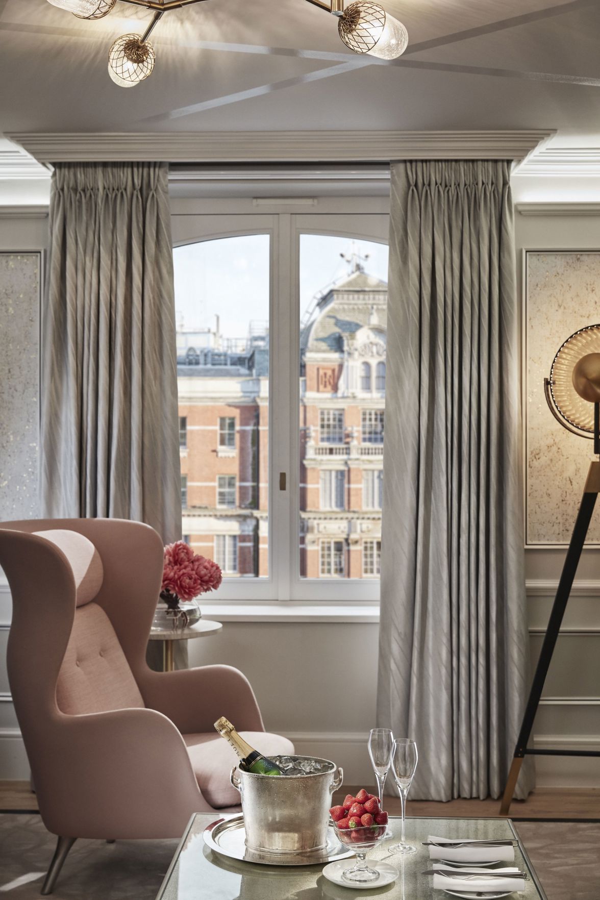 Mandarin Oriental Hyde Park, London Room Type - Mandarin Junior Suite King
