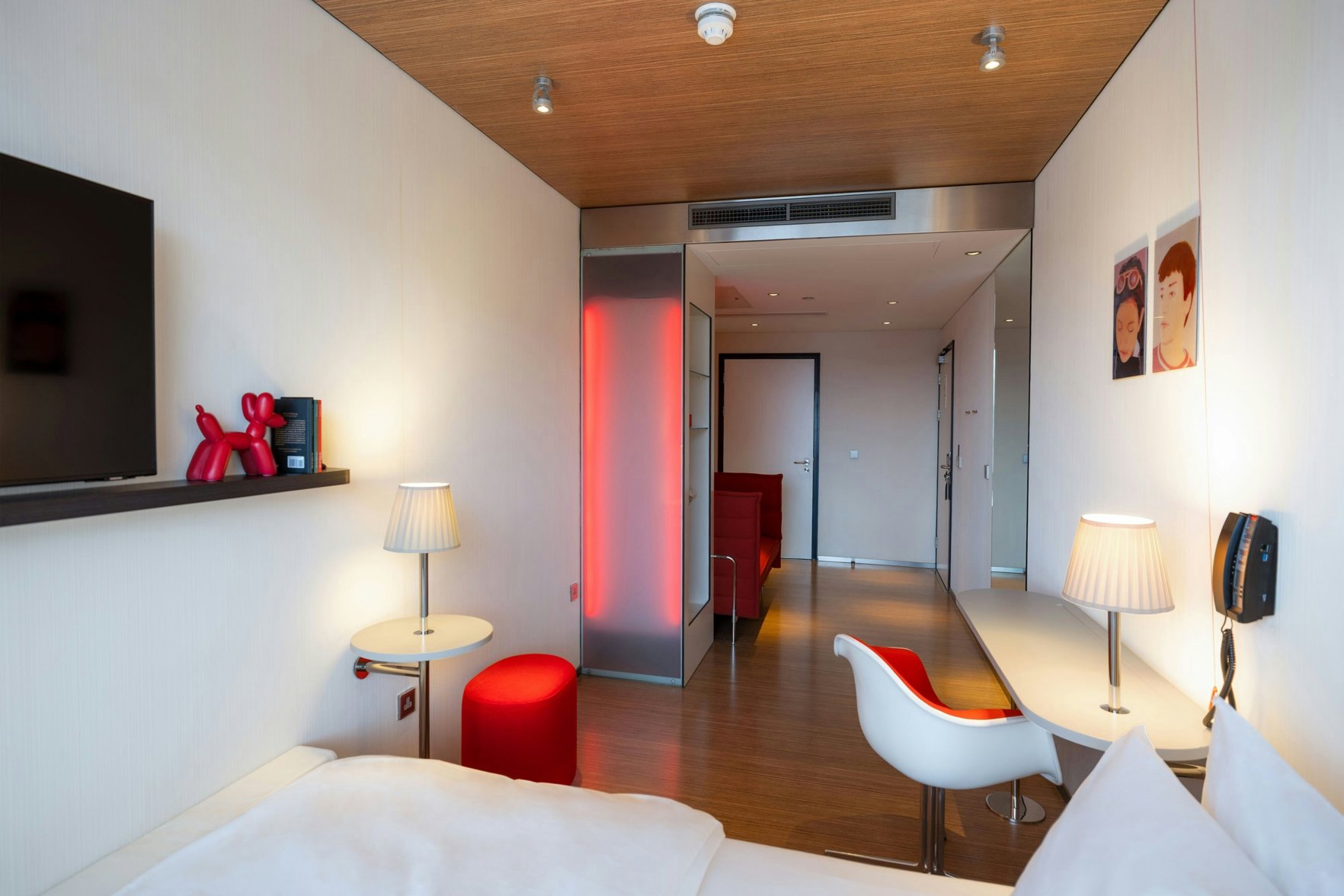 citizenM Glasgow - Tap to explore photos