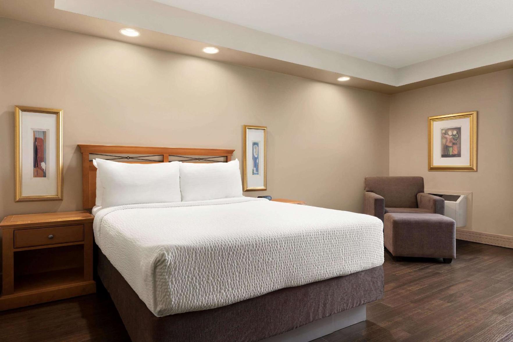 Grand Hotel & Conference Centre Calgary Airport, an Ascend Collection Hotel - Tap to explore photos