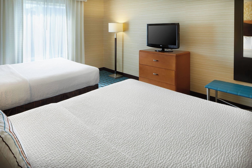 Fairfield Inn & Suites Columbus Polaris Room Type - Studio, Multiple Beds, Hearing Accessible (Mobility Accessible with Bathtub)
