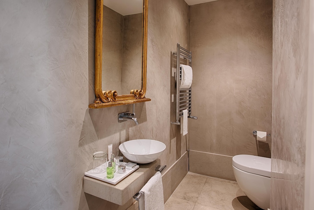 Porta Rossa Hotel Firenze, Colbert Collection - Tap to explore photos