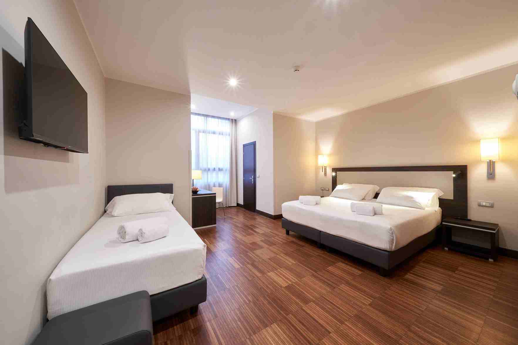 Hotel Leonardo Da Vinci - Tap to explore photos