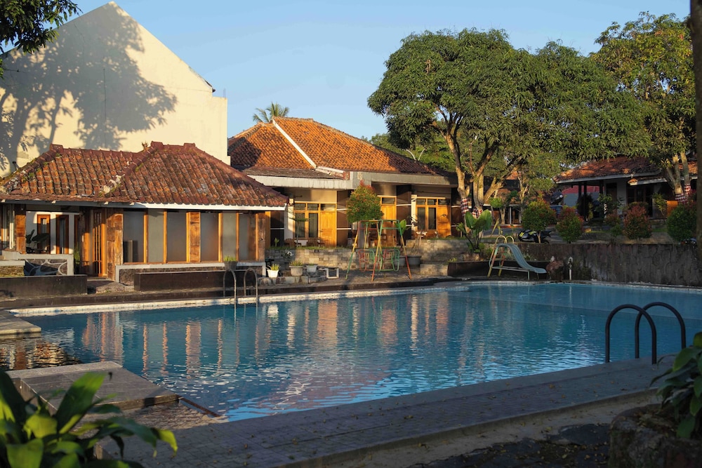 Purnama Mulia Hotel - Tap to explore photos