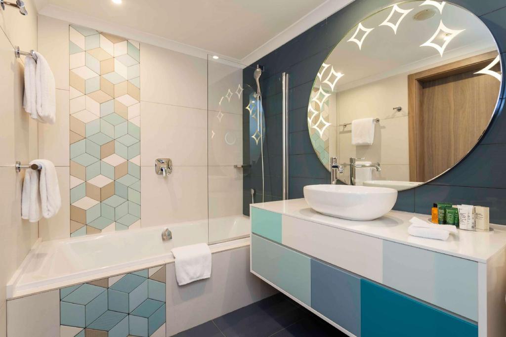 Hilton Malta Room Type - FAMILY DELUXE MARINA VIEW