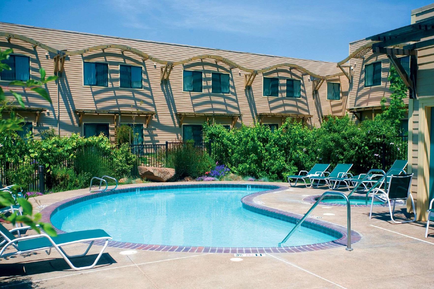 DoubleTree by Hilton Hotel & Spa Napa Valley American Canyon - Tap to explore photos