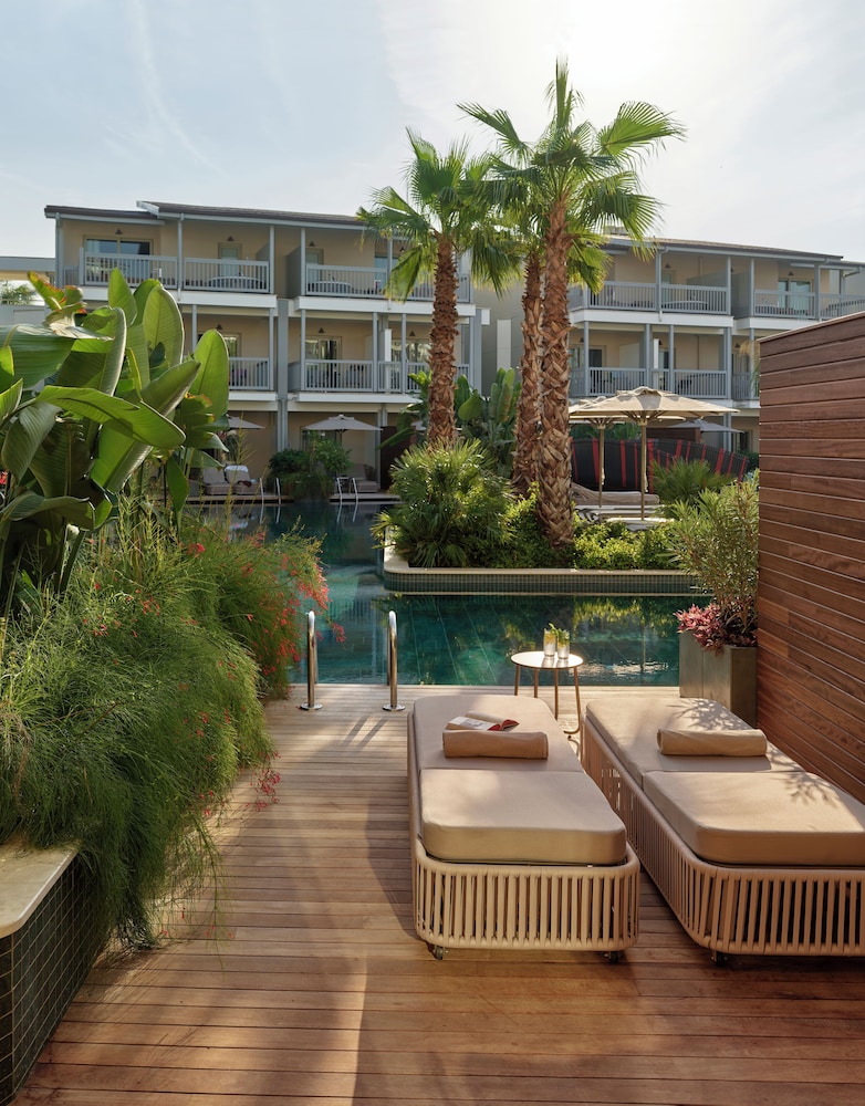 Lara Barut Collection Ultra All Inclusive Room Type - Deluxe Lagoon Room Swim Up