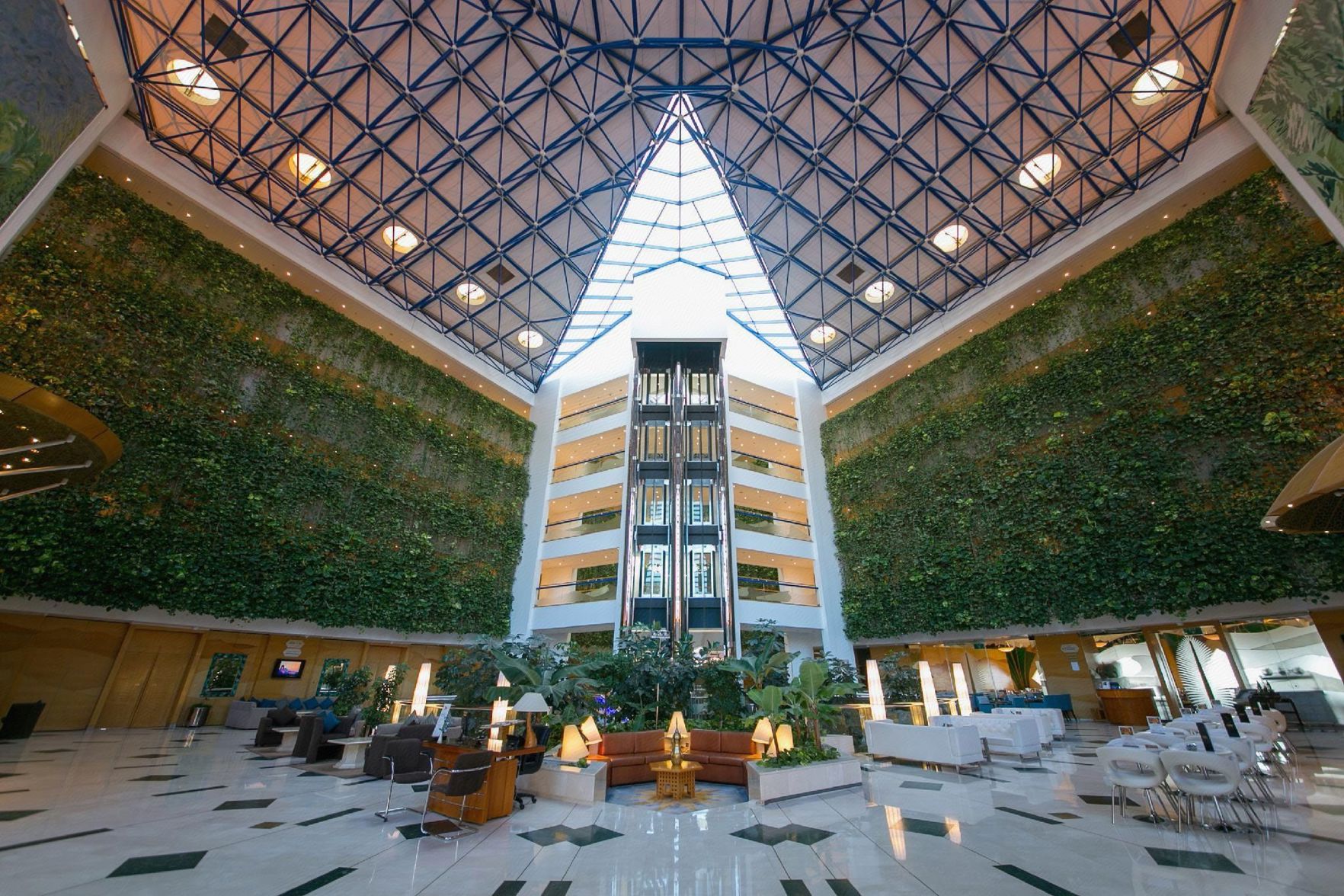 Oryx Grand Hotel Jebel Hafeet - Tap to explore photos