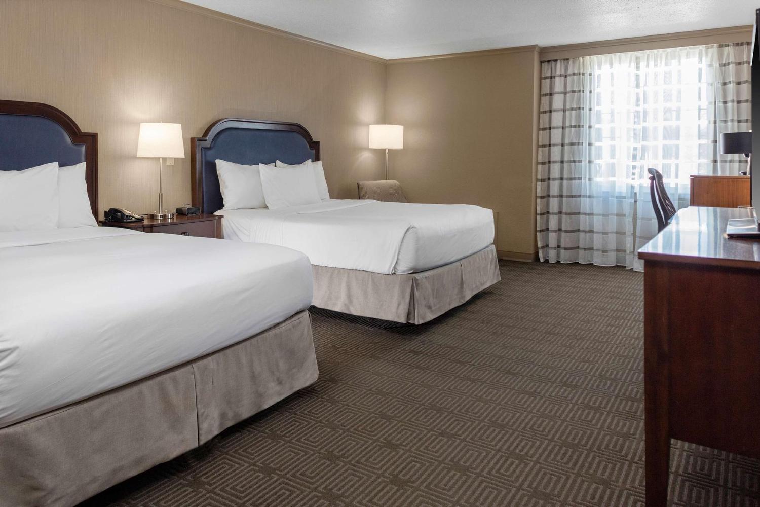 DoubleTree by Hilton Burlington Vermont Room Type - Queen Room with Two Queen Beds