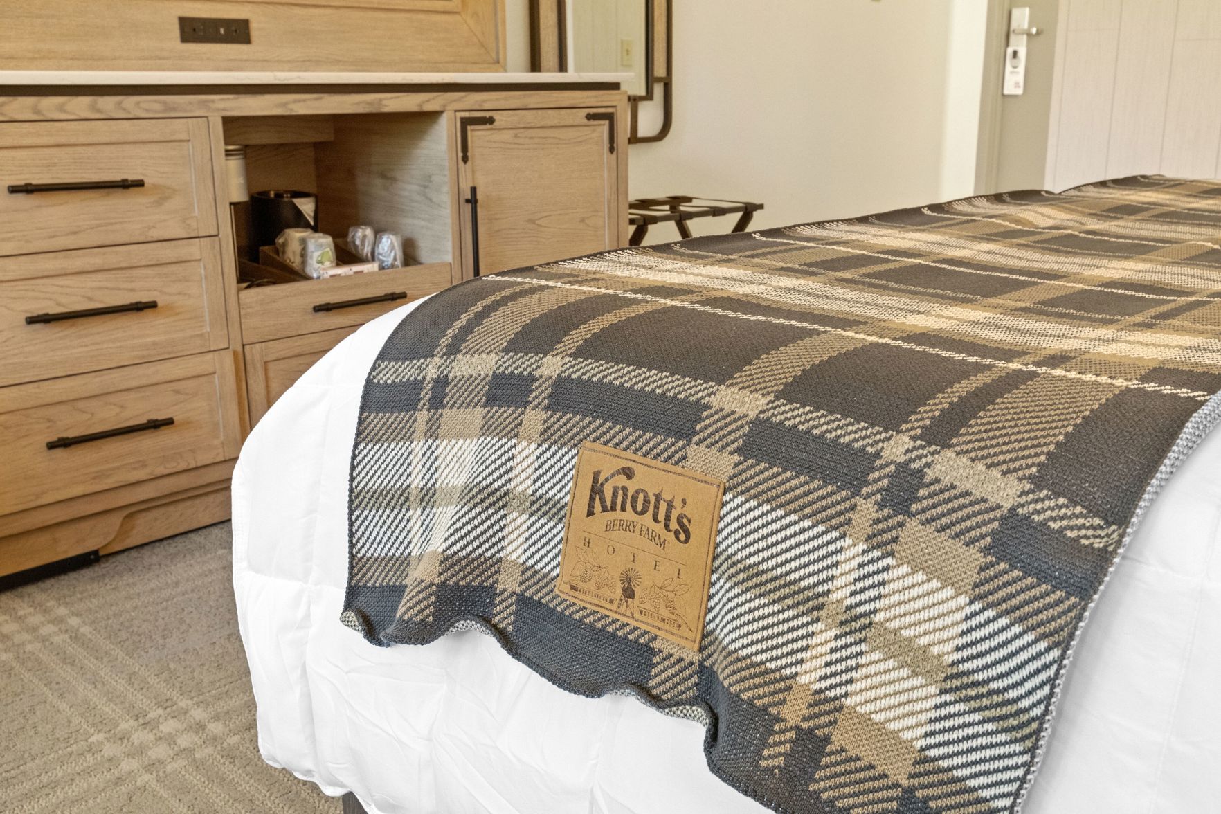 Knott's Hotel Room Type - Room, 1 King Bed, Accessible