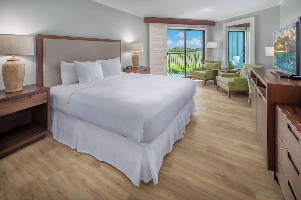Kauai Beach Resort & Spa at Summer Ease Pavilion Room Type - Premium Room, 1 King Bed, Garden View