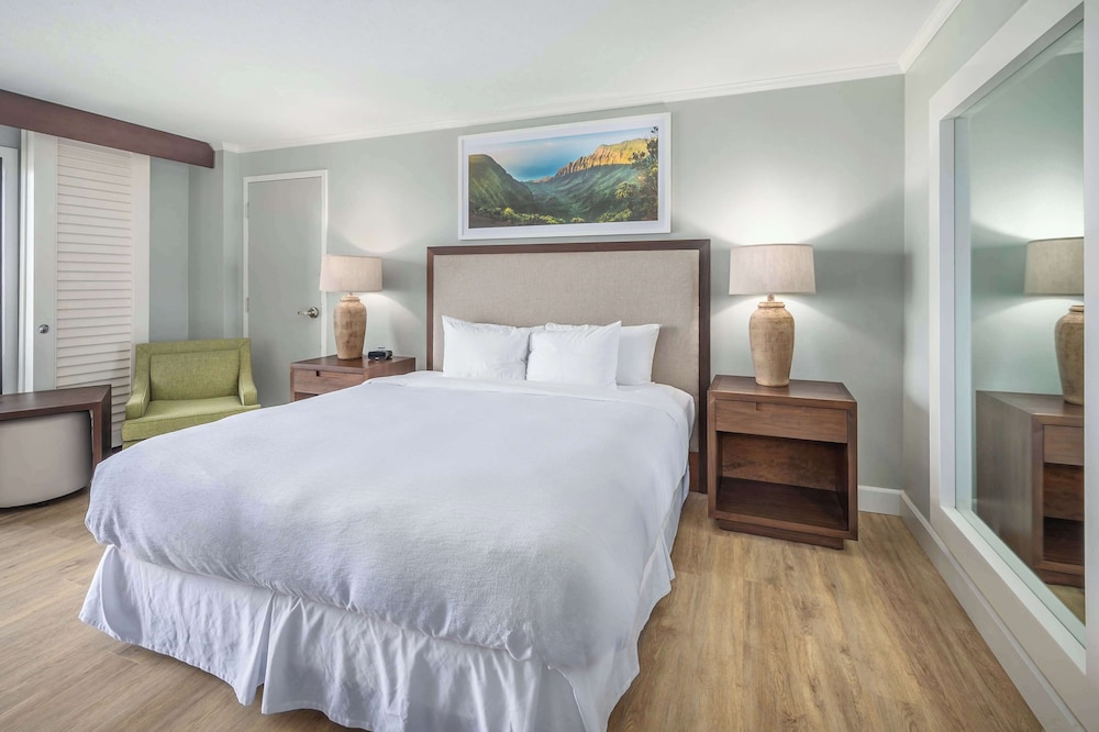 Kauai Beach Resort & Spa at Summer Ease Pavilion Room Type - Premium Room, 1 King Bed (Pool Ocean View)