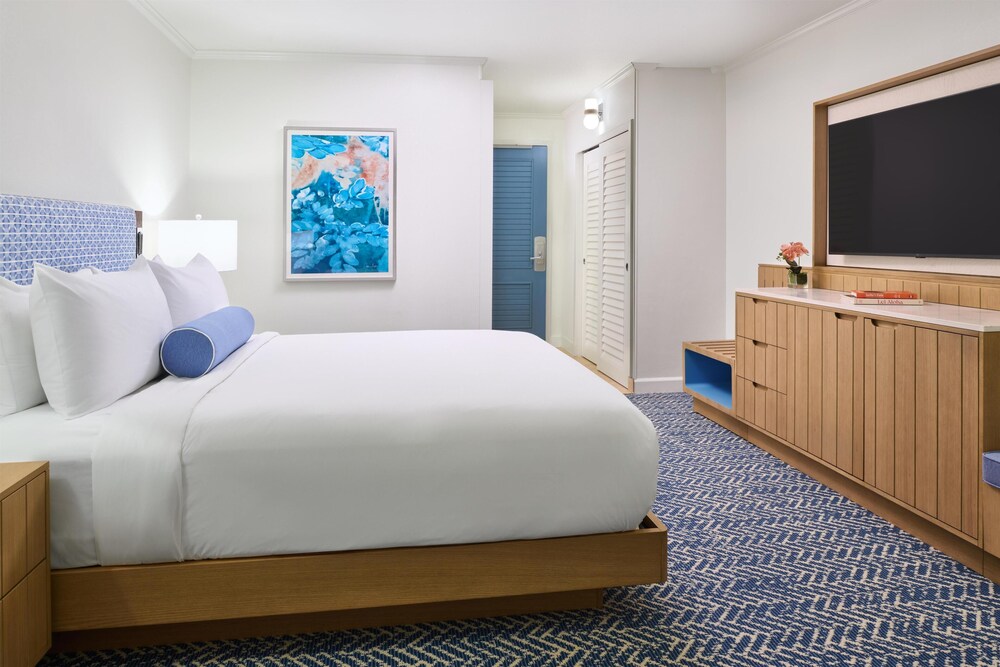 Kauai Beach Resort & Spa at Summer Ease Pavilion Room Type - Signature Room, 1 King Bed, Mobility Accessible, (Pool Ocean View, Newly Renovated) Kauai Beach Resort & Spa at Summer Ease Pavilion Room Type - Signature Room, 1 King Bed, Mobility Accessible, (Pool Ocean View, Newly Renovated)