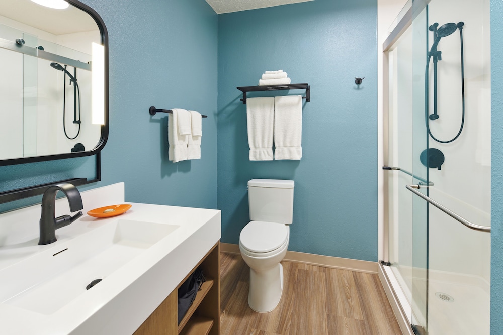 Kauai Shores Hotel Room Type - Standard Room (Newly Renovated) , 1 King Bed