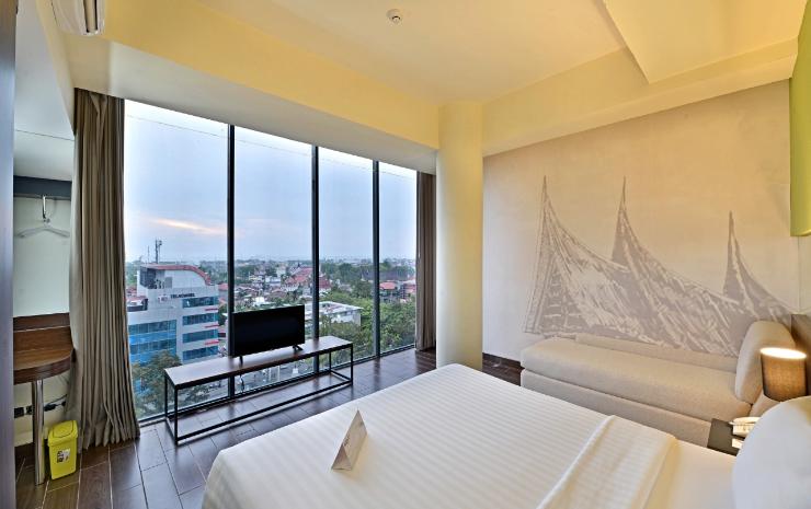 Whiz Prime Hotel Khatib Sulaiman Padang - Tap to explore photos