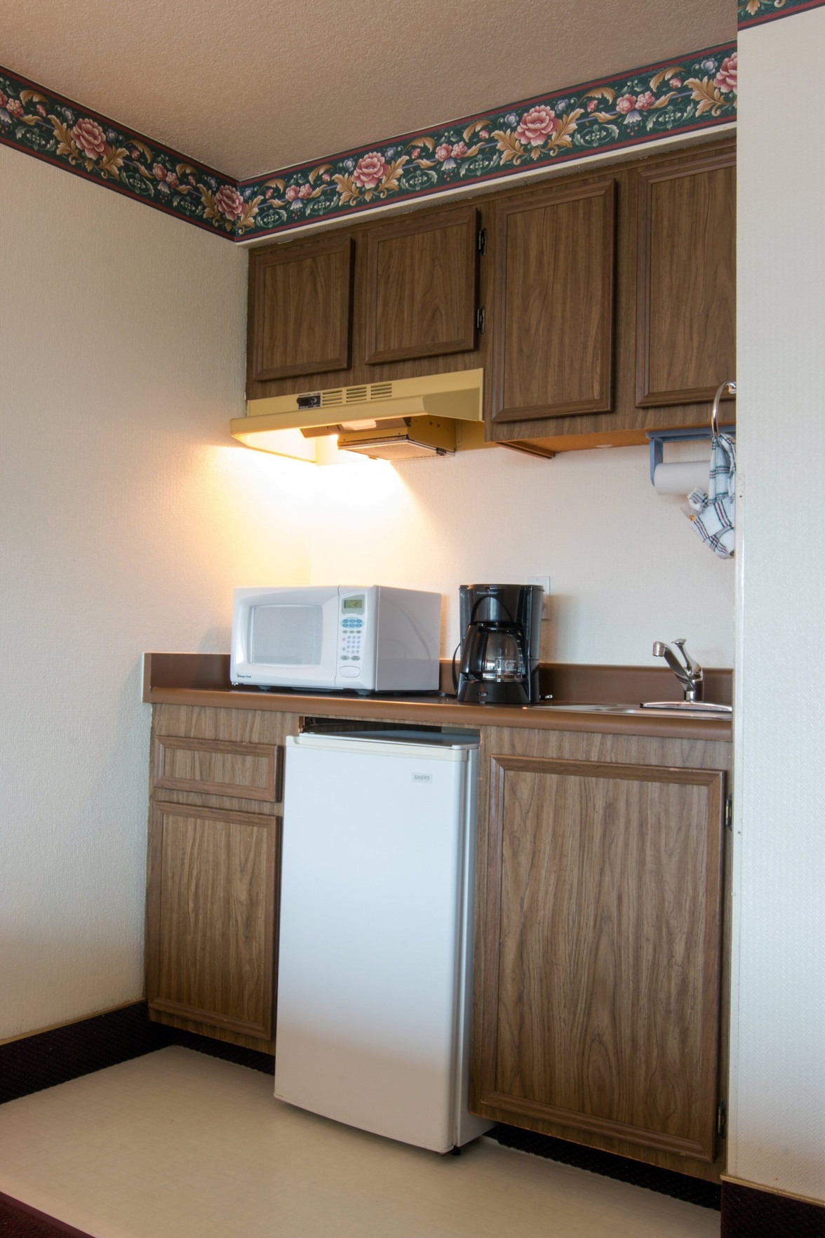 Hi-Tide Oceanfront Inn Room Type - King Room-Beach Front