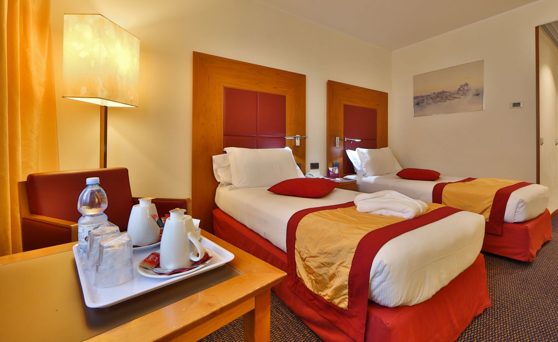 Crowne Plaza Venice East - Tap to explore photos