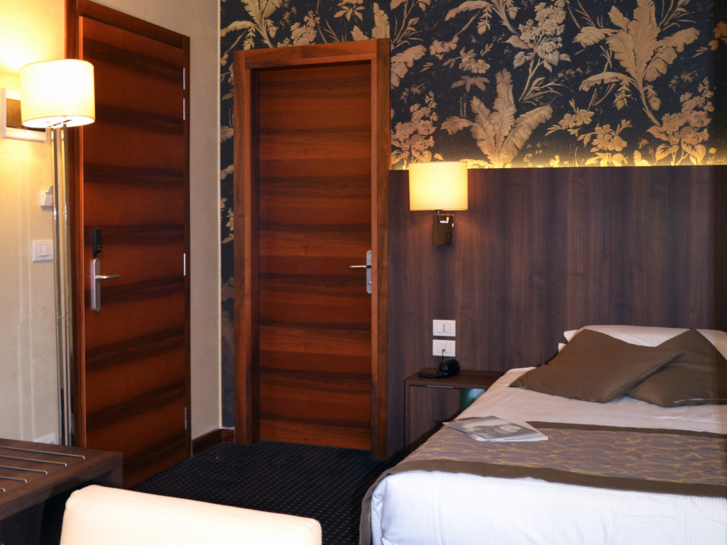 LH Hotel Sirio Venice - Tap to explore photos