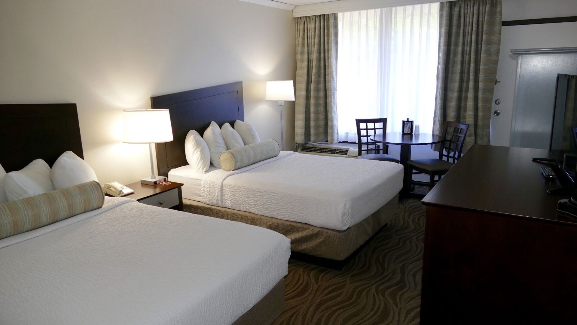 The Breakers Hotel & Suites Room Type - Standard King Room