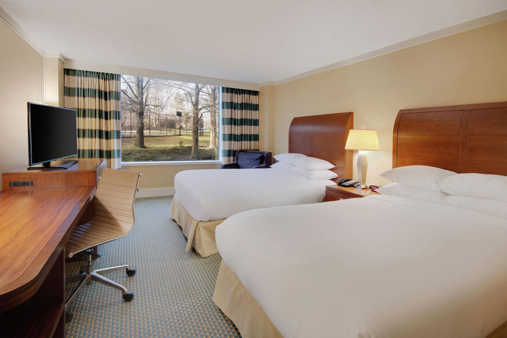 DoubleTree by Hilton Stamford Room Type - Room With 2 Queen Beds And Roll-in Shower-Mobility And Hearing Accessible Non-Smoking