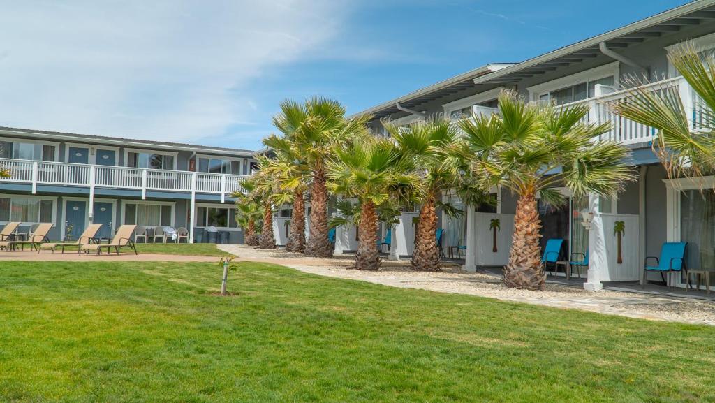 San Simeon Lodge - Tap to explore photos